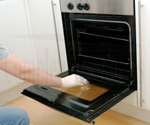 Oven cleaner